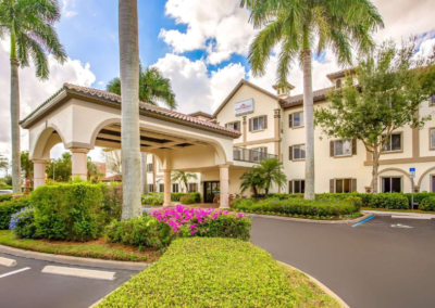 Hawthorn Suites by Wyndham Naples