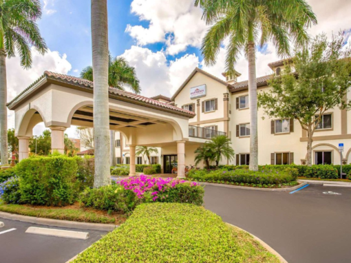 Hawthorn Suites by Wyndham Naples